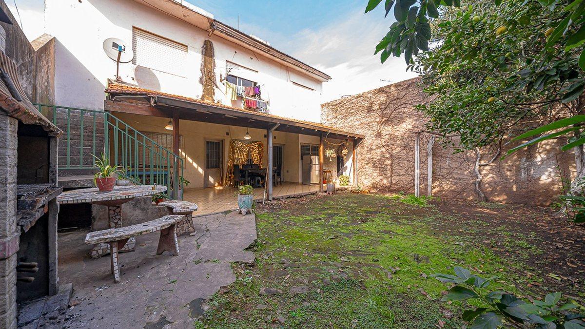Foto de VENTA CASA CON PARQUE Y TRES DEPTOS EN SAN JUSTO, imagen 1