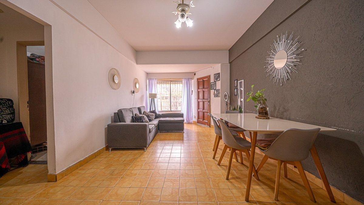 Foto de VENTA CASA CON PARQUE Y TRES DEPTOS EN SAN JUSTO, imagen 2