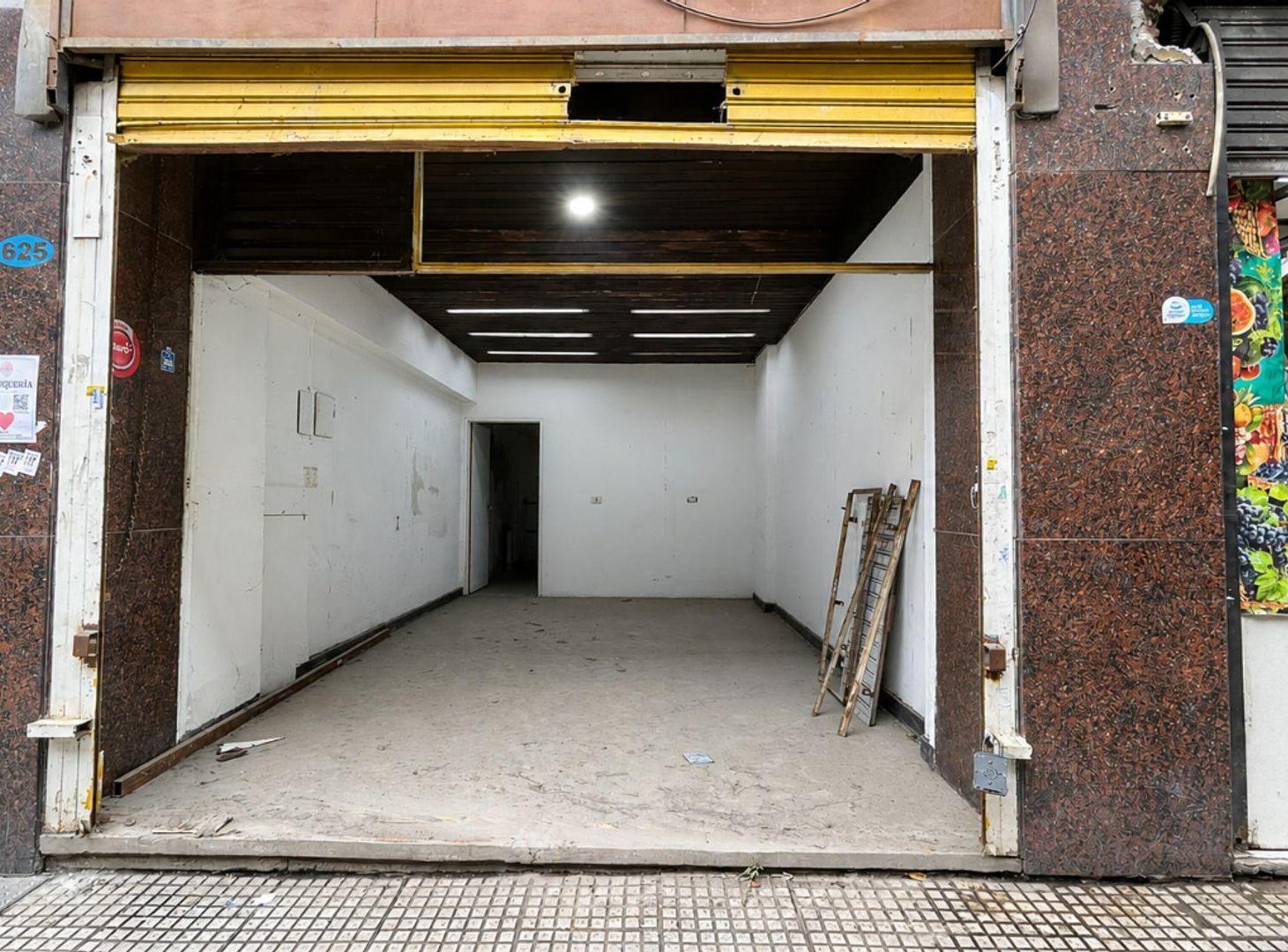 Foto de VENTA LOCAL COMERCIAL A LA CALLE MAIPU MICROCENTRO, imagen 2