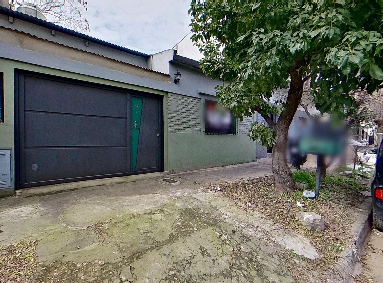 Foto de Casa con Patio y 2/3 Dorm. + Cochera | Oportunidad, imagen 2
