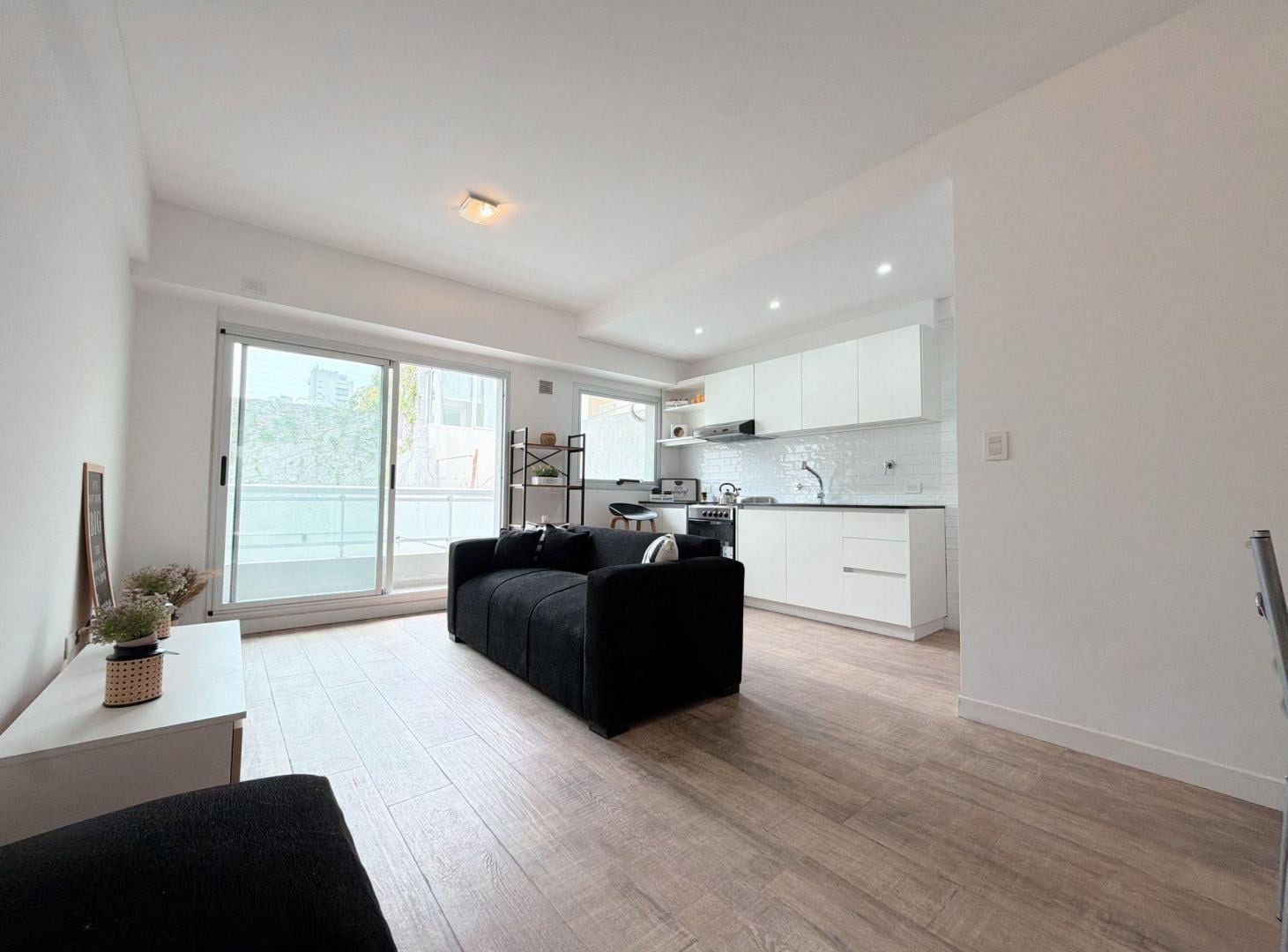 Foto de Venta 2 Ambientes con Patio y Balcón en Núñez!, imagen 2