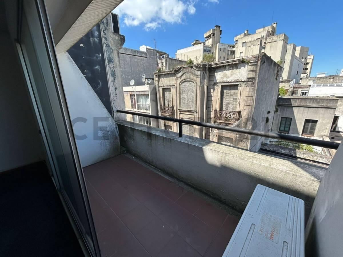 Foto de Alquiler Ciudad Vieja Oficinas con Cochera y Balcones, imagen 5