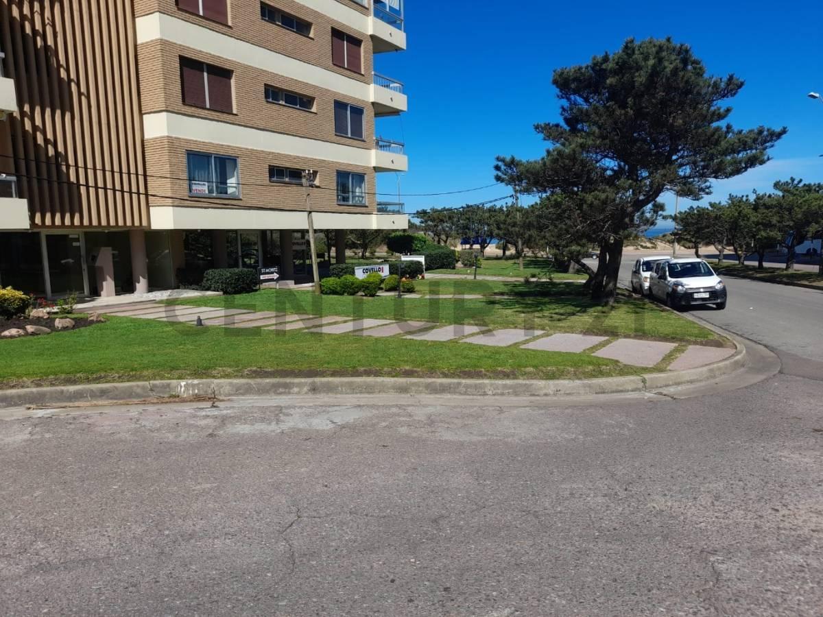 Alquiler Temporal, departamento 2 dorm 2 baños cochera Playa Mansa Pta.del Este