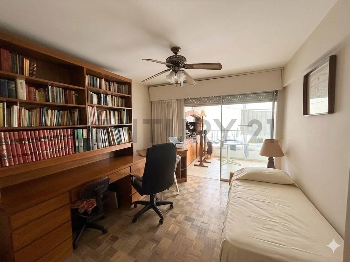 Foto de Venta Apto Pocitos 3 dorm + servicio Parrillero 2 Garages, imagen 4