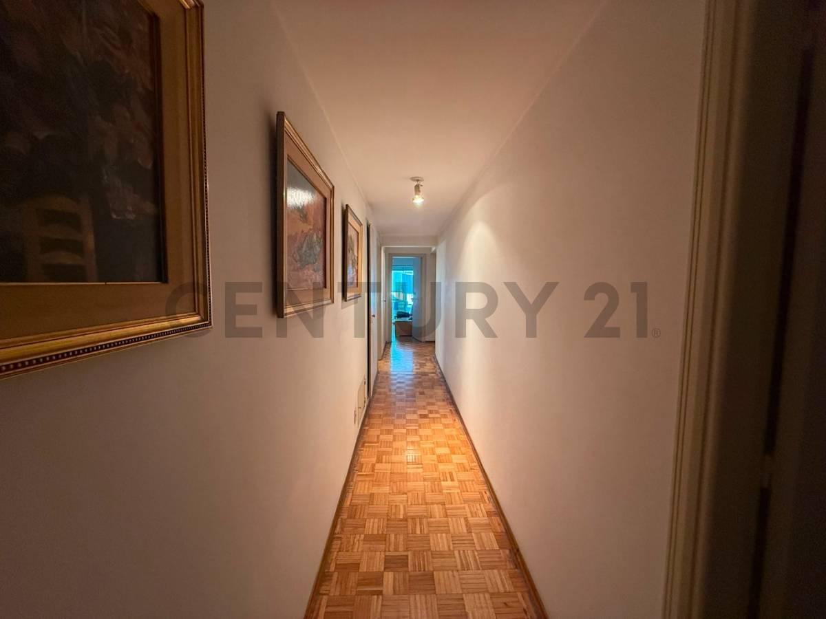 Foto de Venta Apto Pocitos 3 dorm + servicio Parrillero 2 Garages, imagen 1