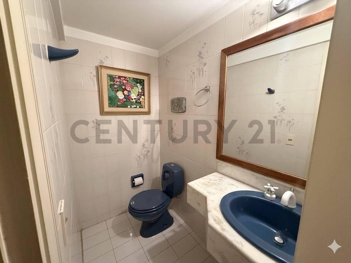 Foto de Venta Apto Pocitos 3 dorm + servicio Parrillero 2 Garages, imagen 2
