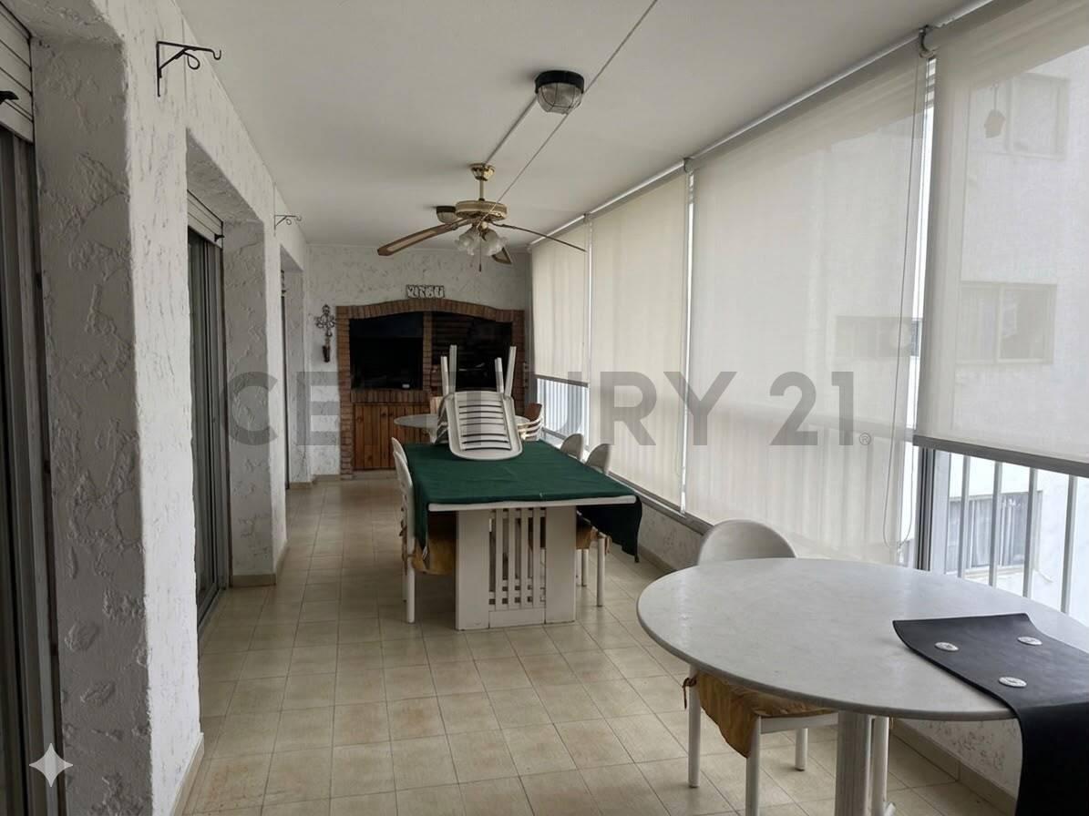 Foto de Venta Apto Pocitos 3 dorm + servicio Parrillero 2 Garages, imagen 5