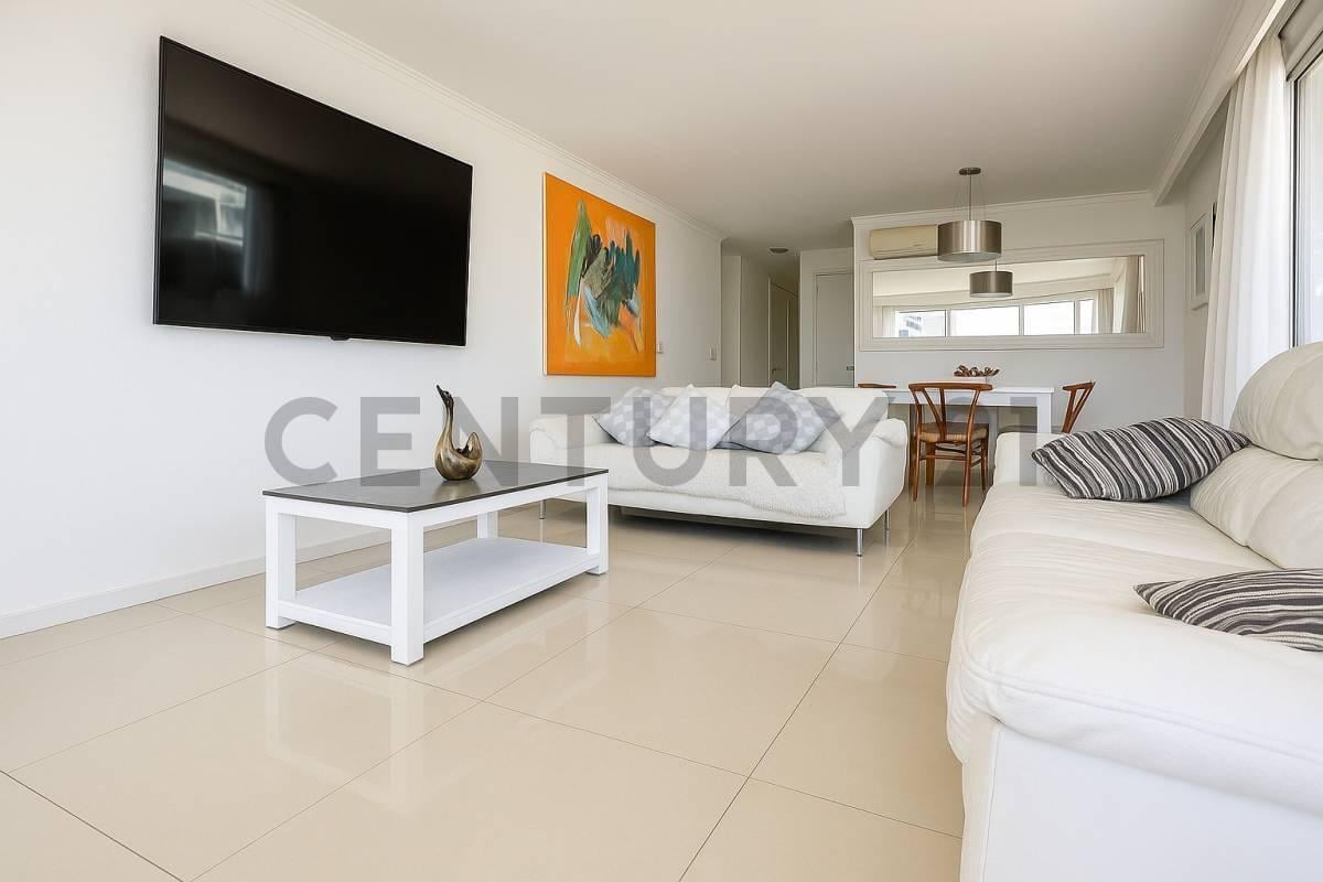 Foto de Venta de Apartamento 3 Dormitorios en Casino Tower, Punta del Este, imagen 2