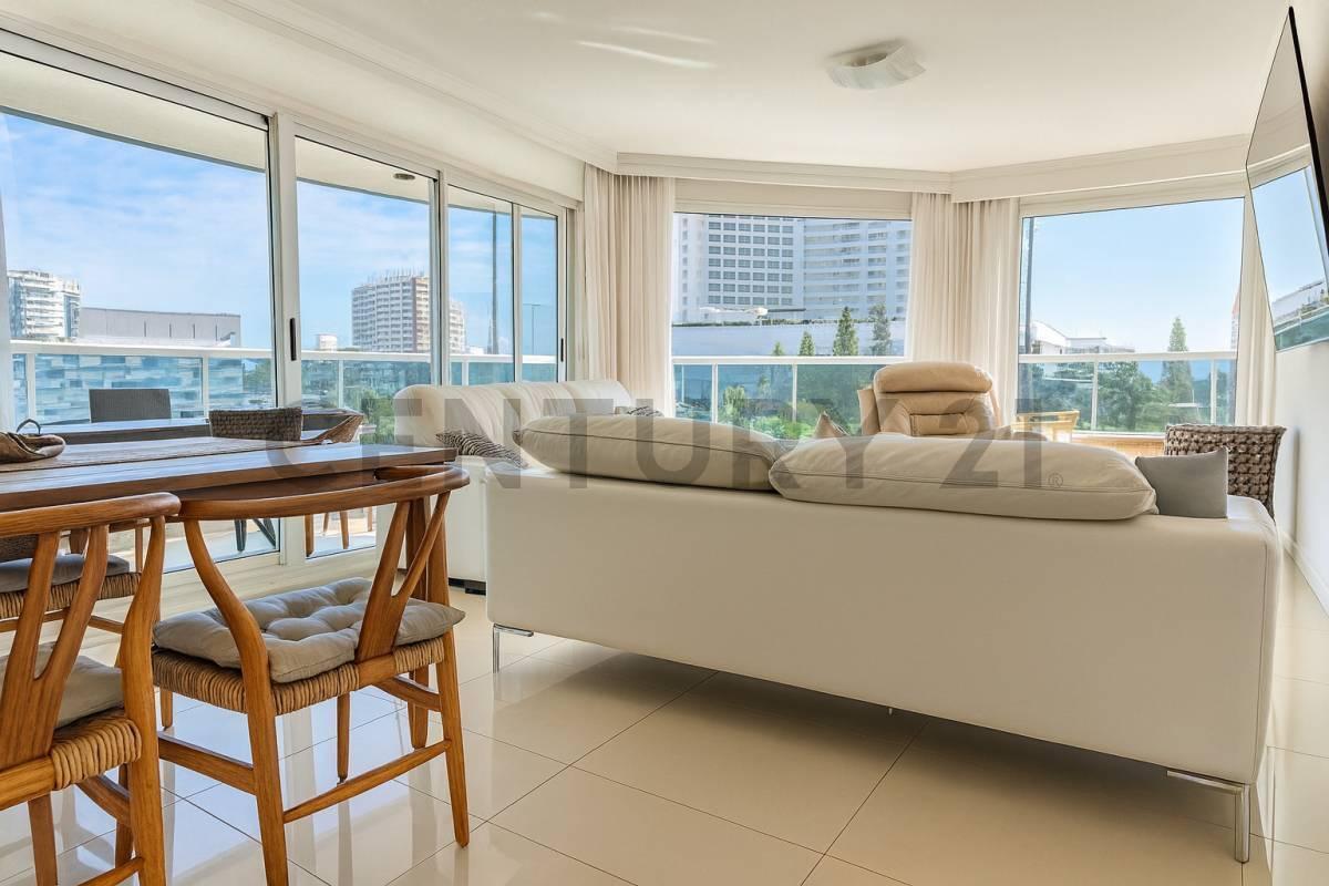 Foto de Venta de Apartamento 3 Dormitorios en Casino Tower, Punta del Este, imagen 3