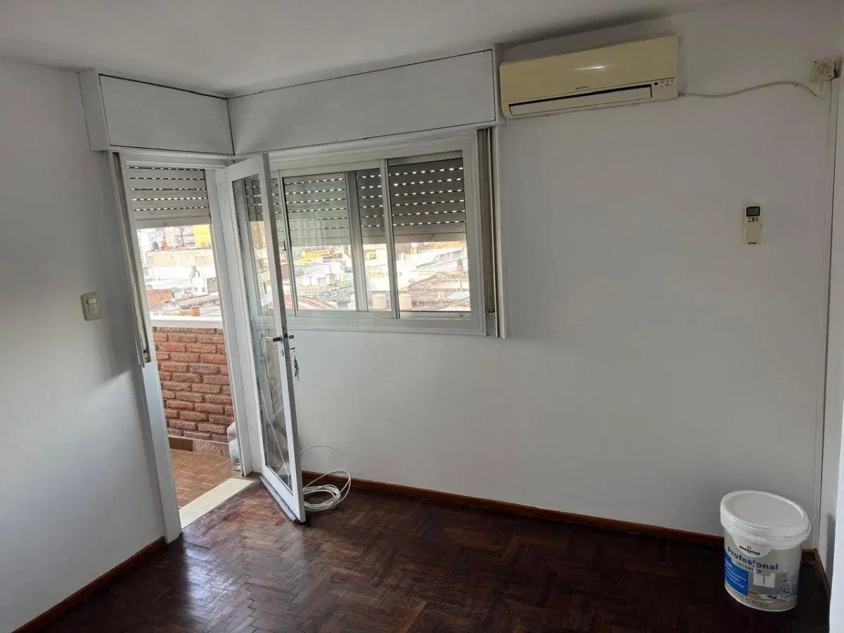 ALQUILER - DPTO. EXTER. C/BALCON - CENTRO - IMPECABLE 2