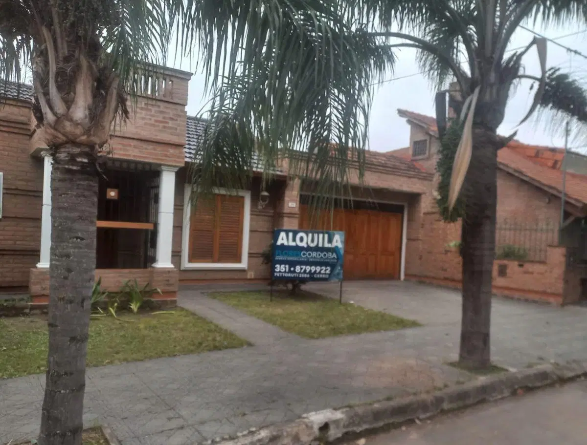 ALQUILER - CASA - MEJOR ZONA URCA - IMPECABLE 1