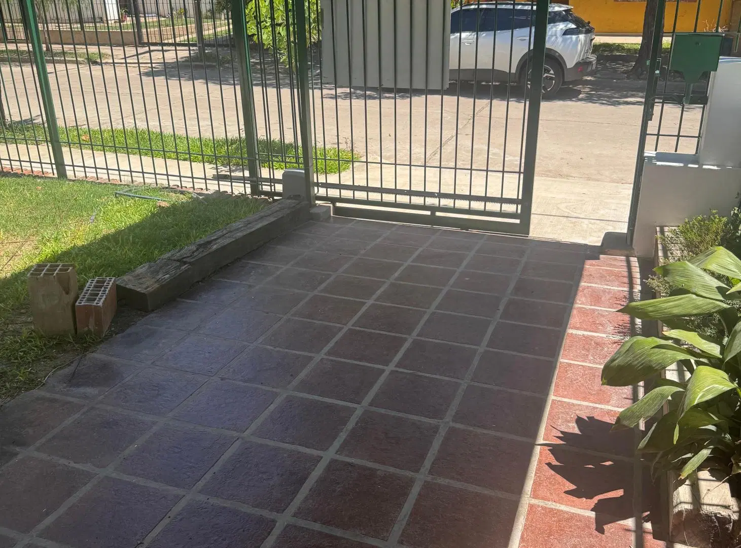 ALQUILER - CASA 3 DOR. - CHATEAU CARRERAS - IMPECABLE 1