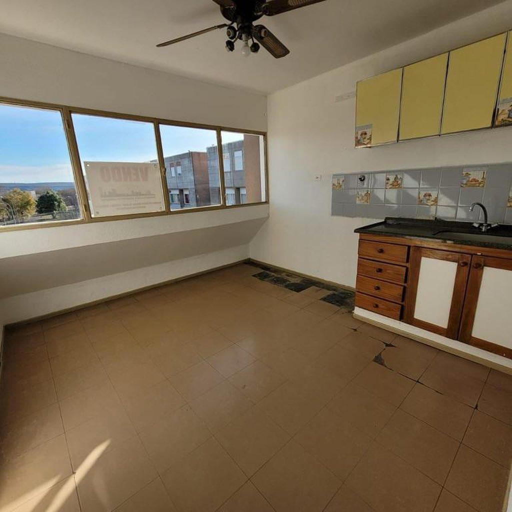 Amplio Departamento en Venta, Barrio Roca. 2