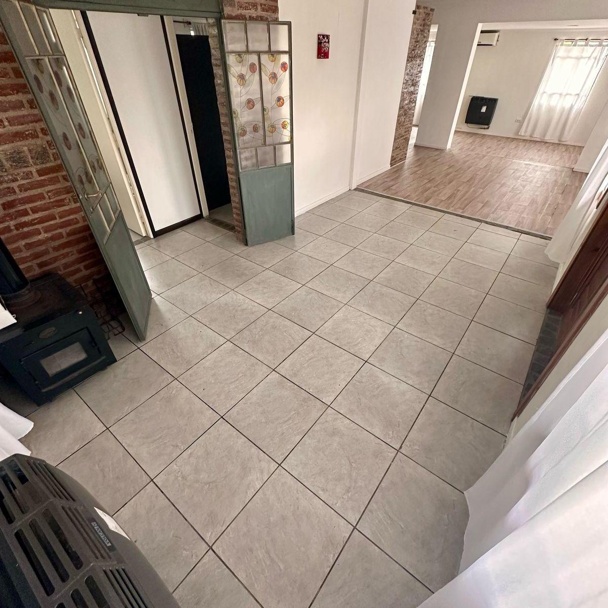 Dueño Vende Hermosa Casa con Quincho 5