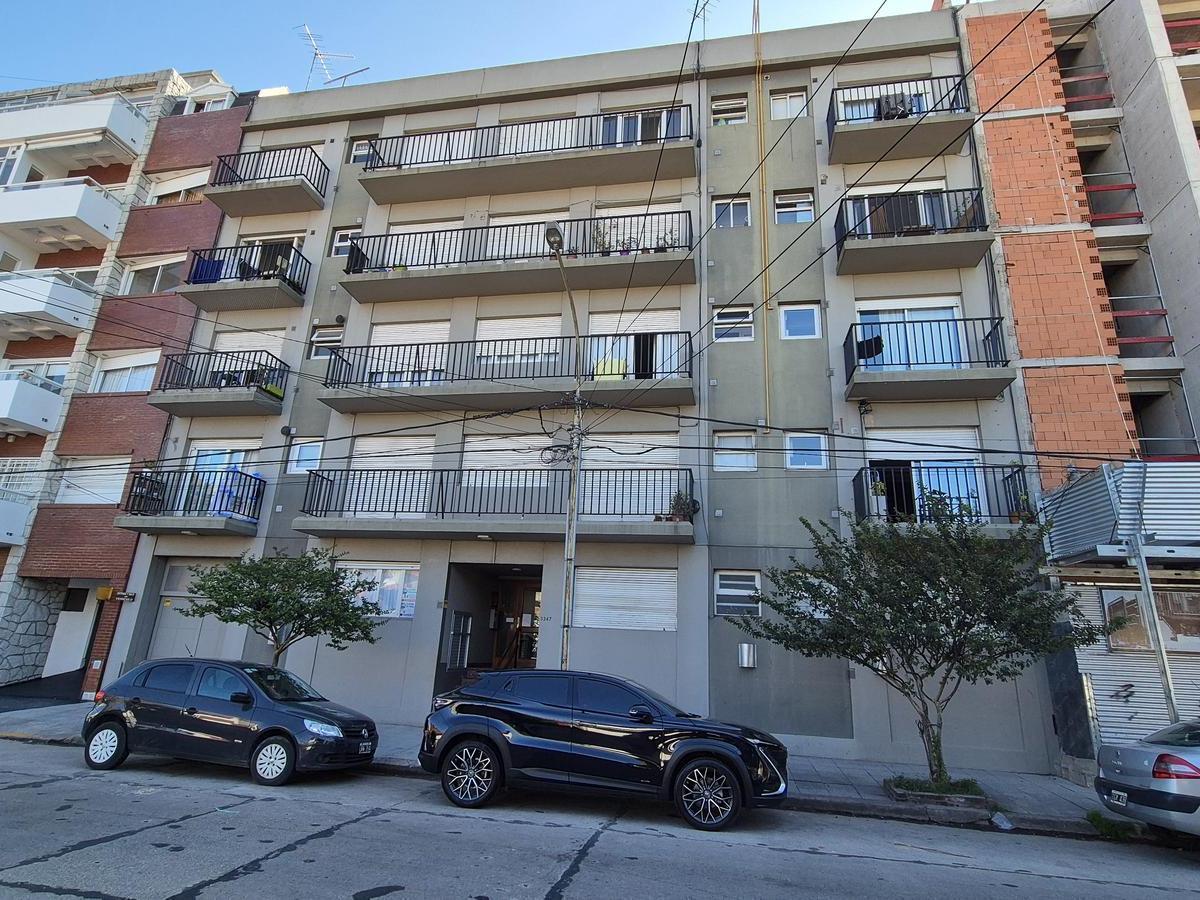 Departamento 2 Amb con Cochera en Chauvin 3