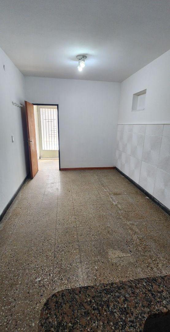 Foto de LOCAL-CONSULTORIO - FRENTE A COLEGIO (Constitución 2015), imagen 5
