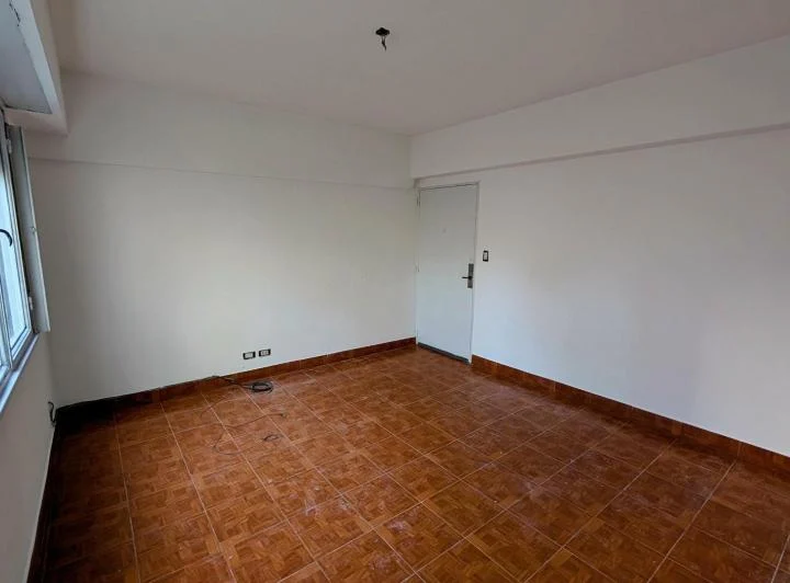 Departamento 2 ambientes con Balcon 4