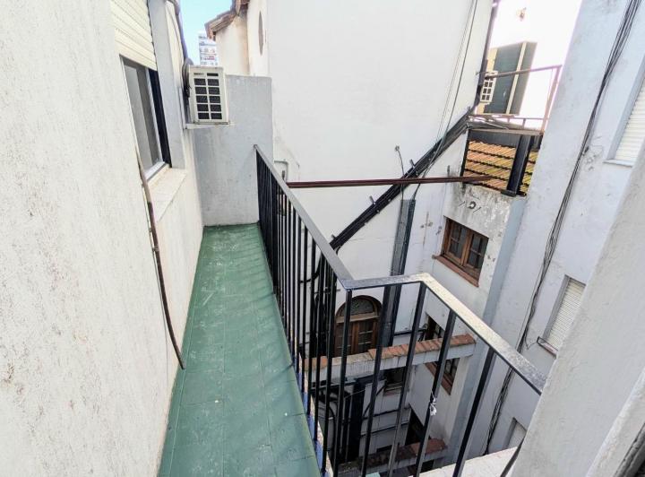 Departamento 2 ambientes con Balcon 5
