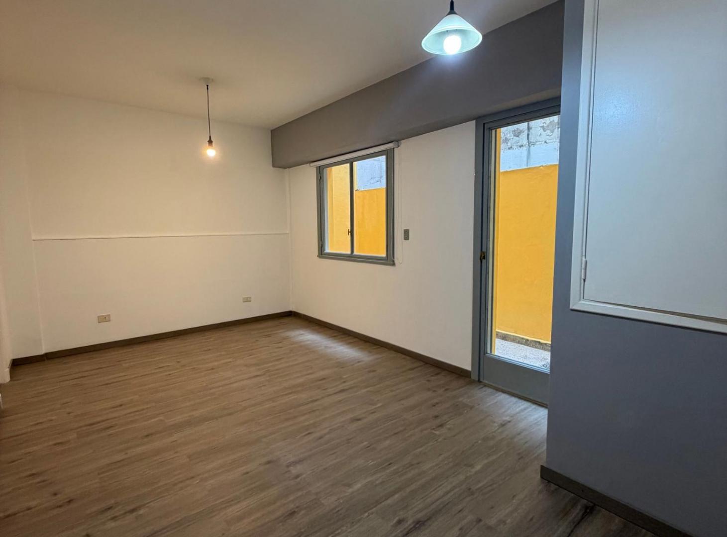 Foto de ALQUILER | MONOAMBIENTE CON PATIO – ALMAGRO, imagen 1