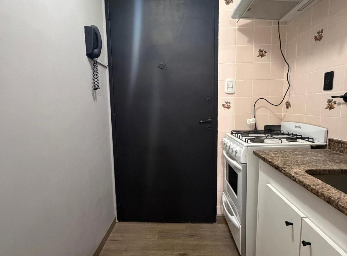 Foto de ALQUILER | MONOAMBIENTE CON PATIO – ALMAGRO, imagen 3