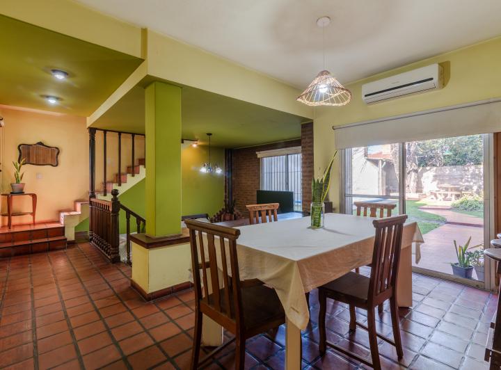 CASA EN ALQUILER 5 AMBIENTES LUIS GUILLON CON PILETA 2