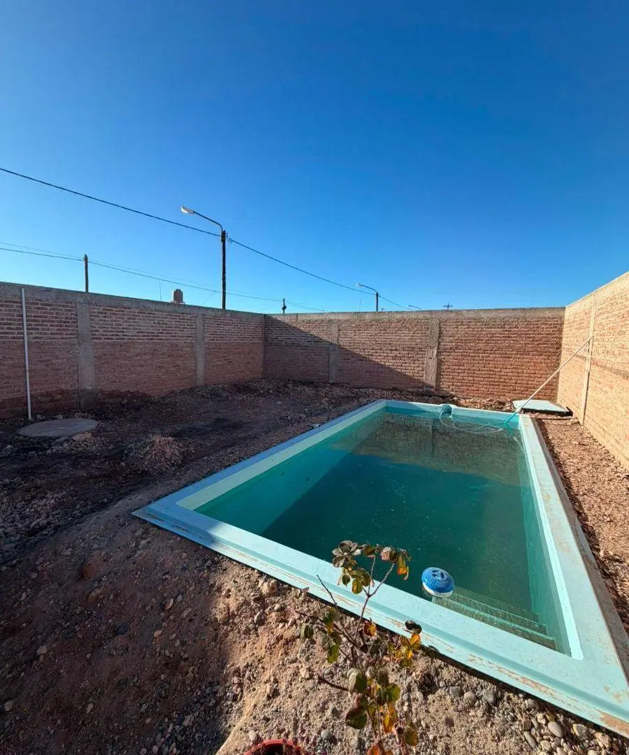 Casa en esquina con piscina | 2 dormitorios | Apta Crédito Hipotecario | Centenario 2