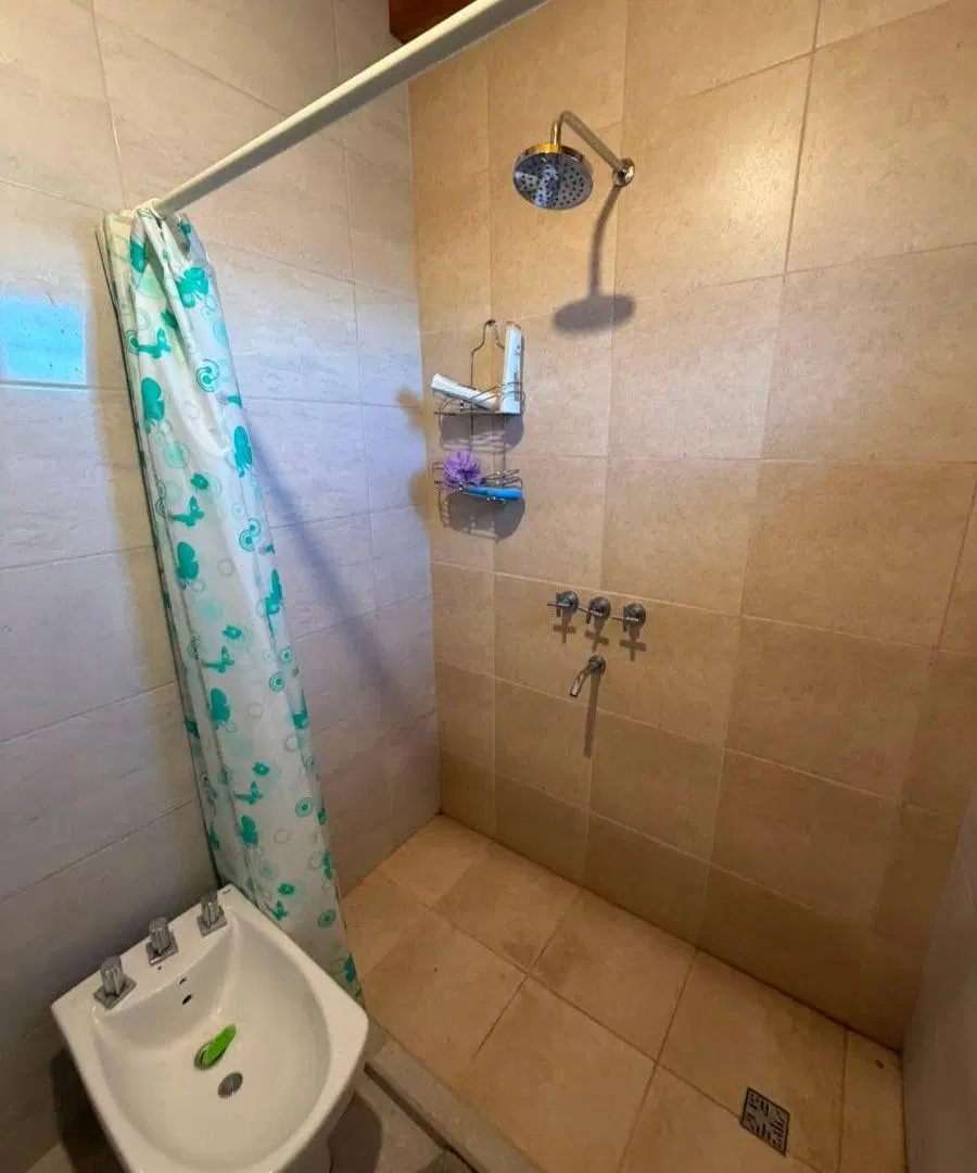 Casa en esquina con piscina | 2 dormitorios | Apta Crédito Hipotecario | Centenario 3