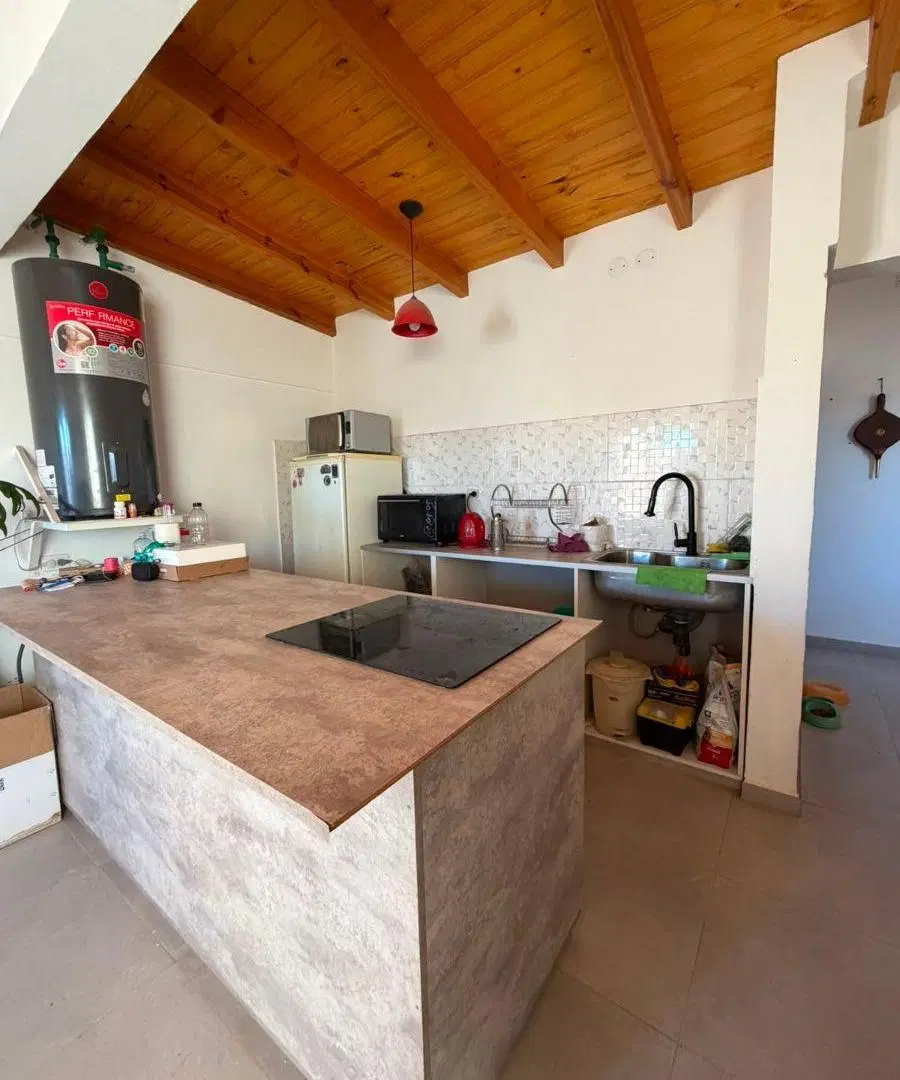 Casa en esquina con piscina | 2 dormitorios | Apta Crédito Hipotecario | Centenario 8