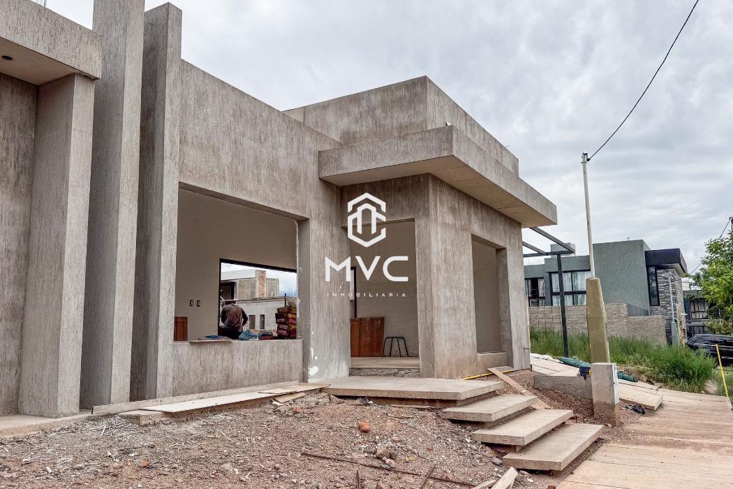 Se vende casa a estrenar, 3 dormitorios, Bº Privado Las Acacia, Godoy Cruz