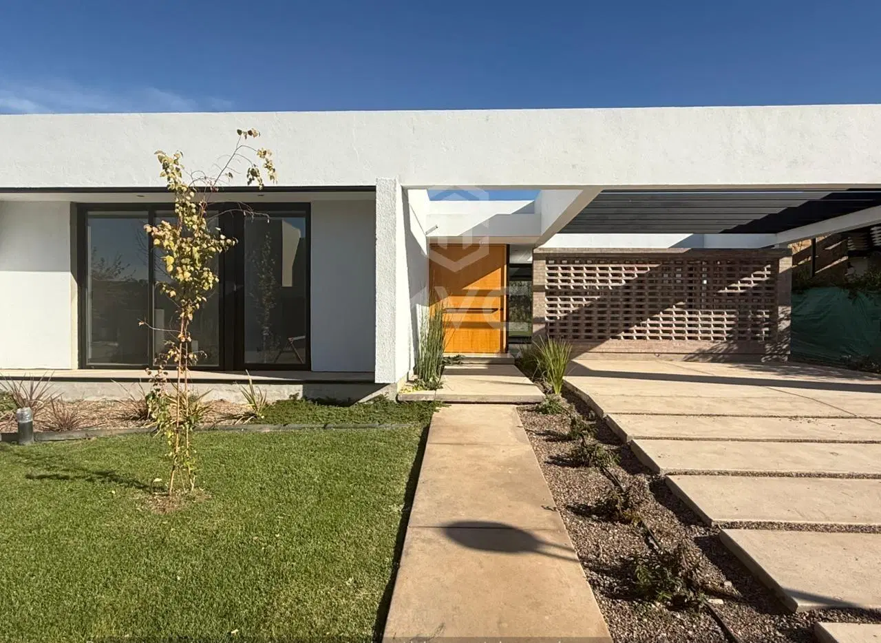 VENTA casa en Barrio Privado Lar de Boedo, lote central. 5