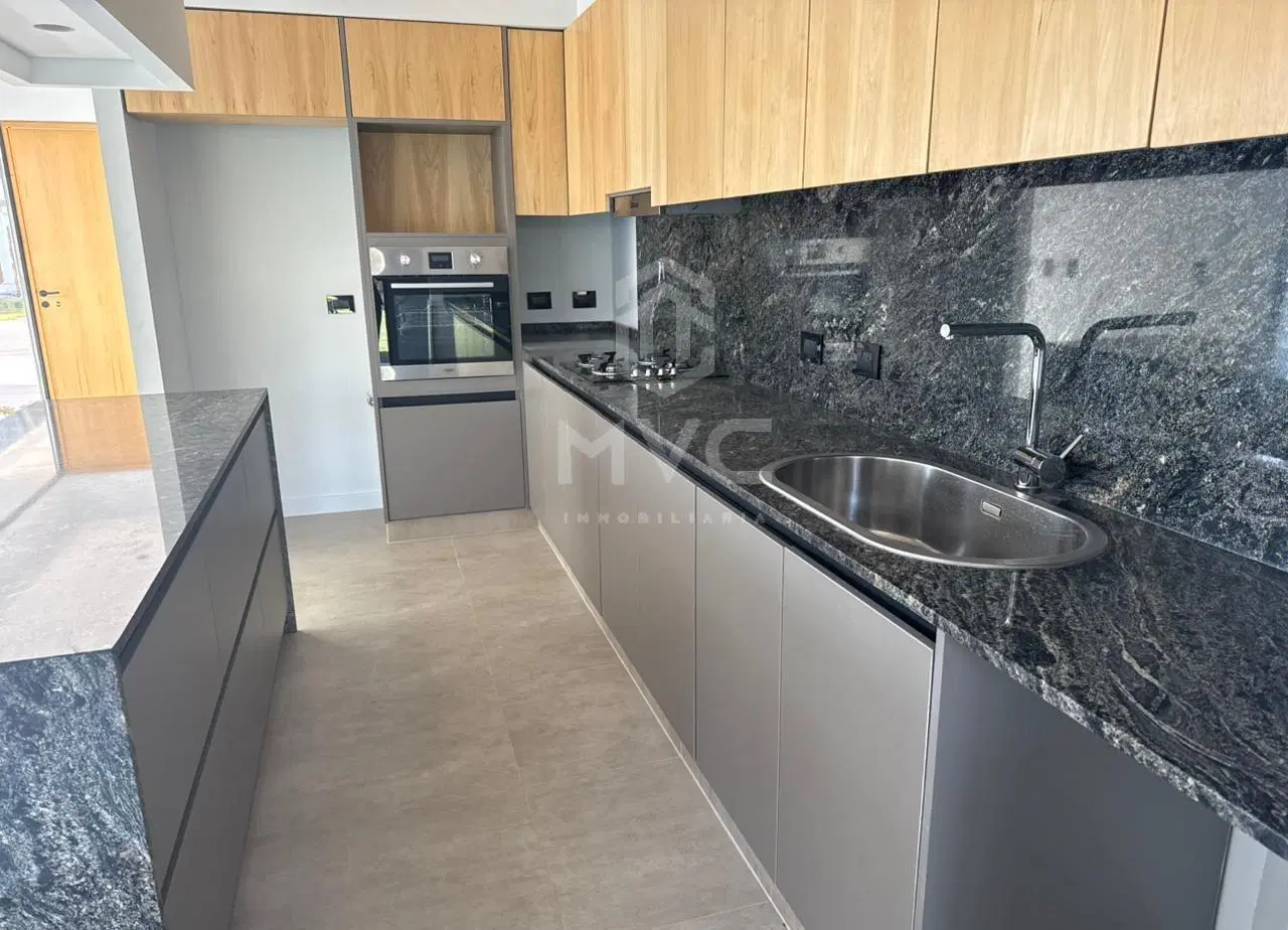 VENTA casa en Barrio Privado Lar de Boedo, lote central. 3