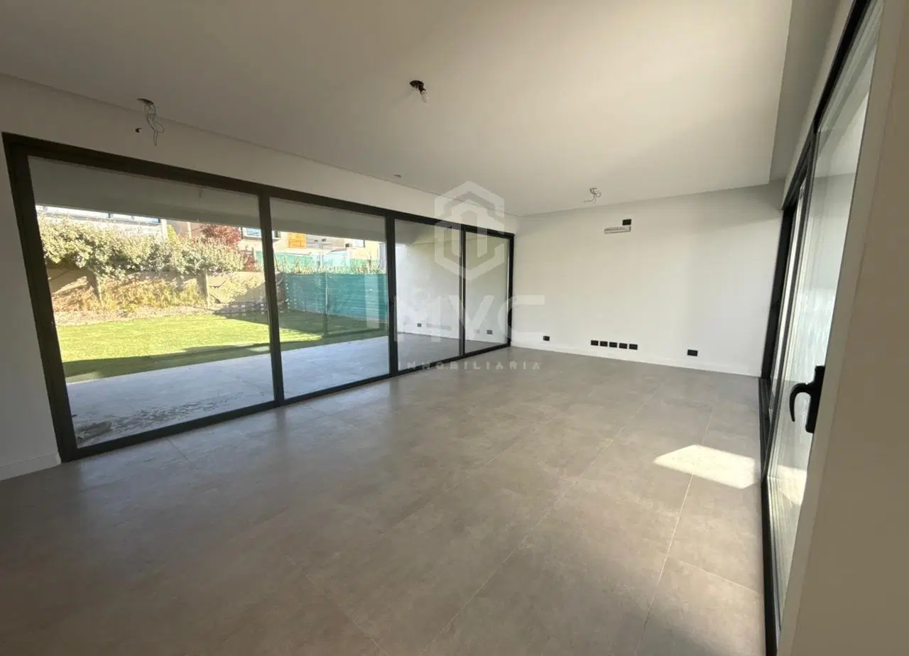 VENTA casa en Barrio Privado Lar de Boedo, lote central. 2