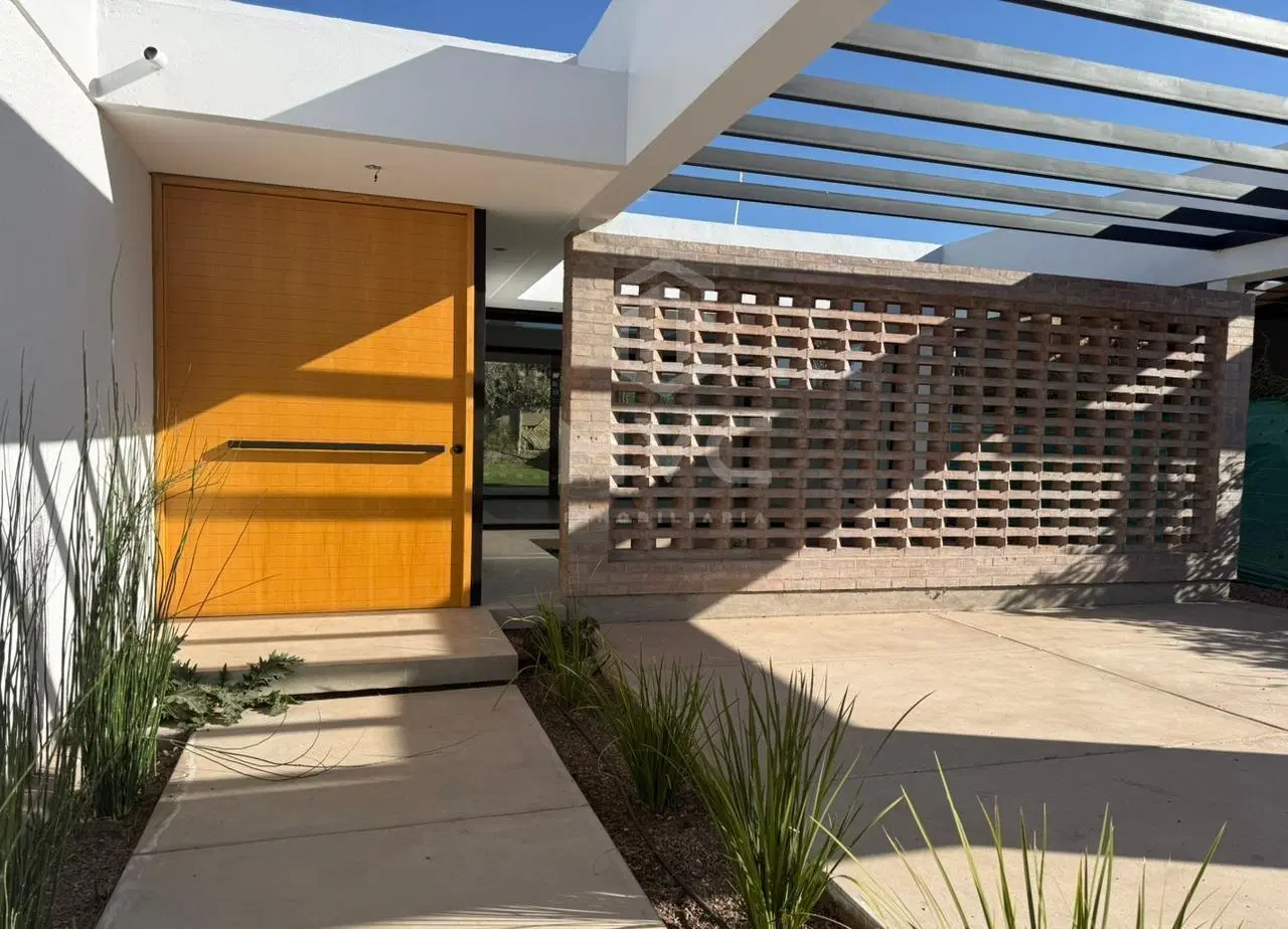 VENTA casa en Barrio Privado Lar de Boedo, lote central. 4