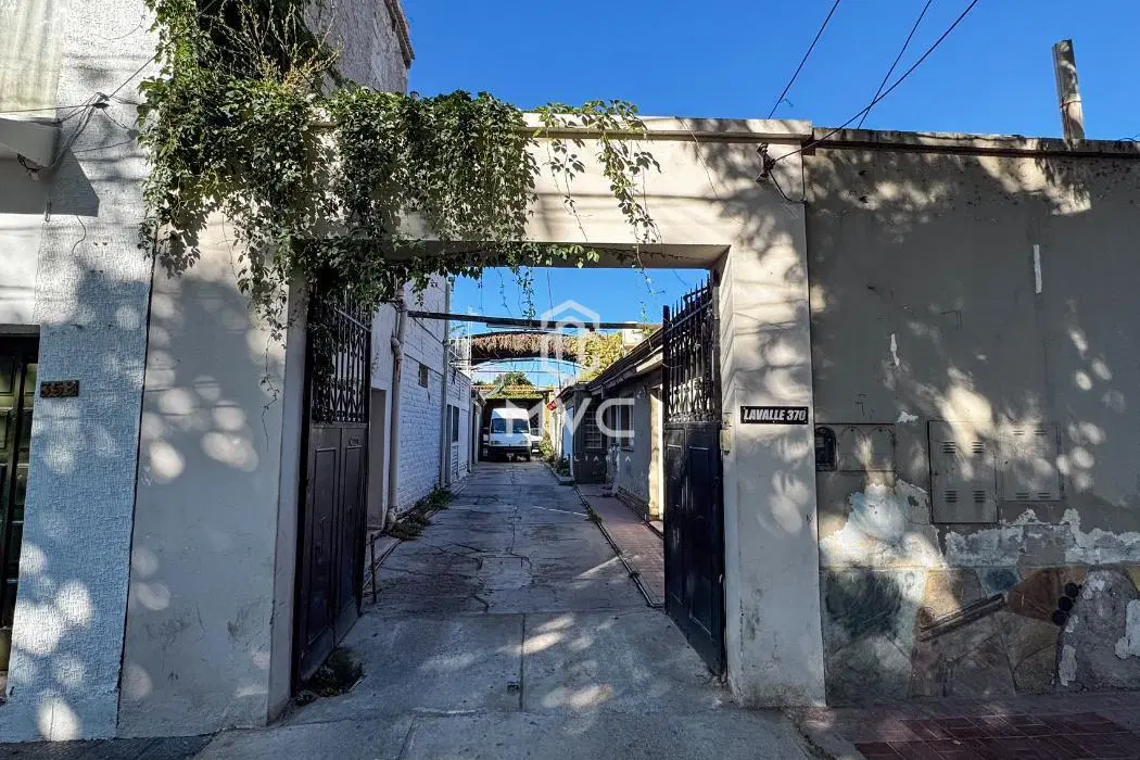 Se vende Galpón con 2 casas mixtas, Ideal proyecto inmobiliario, Godoy Cruz, Mendoza. 1