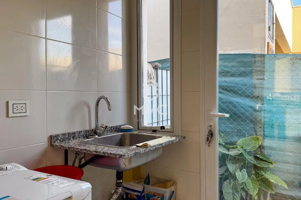 SE VENDE CASA, Bº ESTANCIA BULNES, 3 DORMITORIOS, 3 BAÑOS, LUJAN DE CUYO, MZA. 8