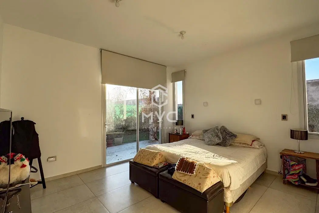 SE VENDE CASA, Bº ESTANCIA BULNES, 3 DORMITORIOS, 3 BAÑOS, LUJAN DE CUYO, MZA. 1