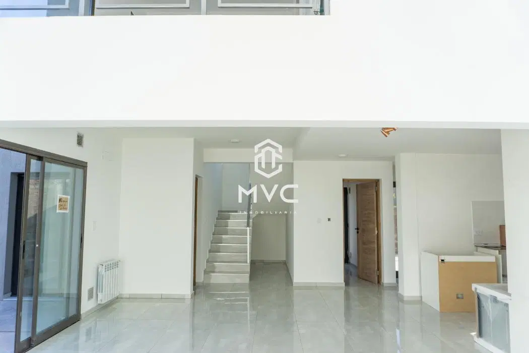 Casa a estrenar en Barrio privado Lomas de Russell, Maipu 4