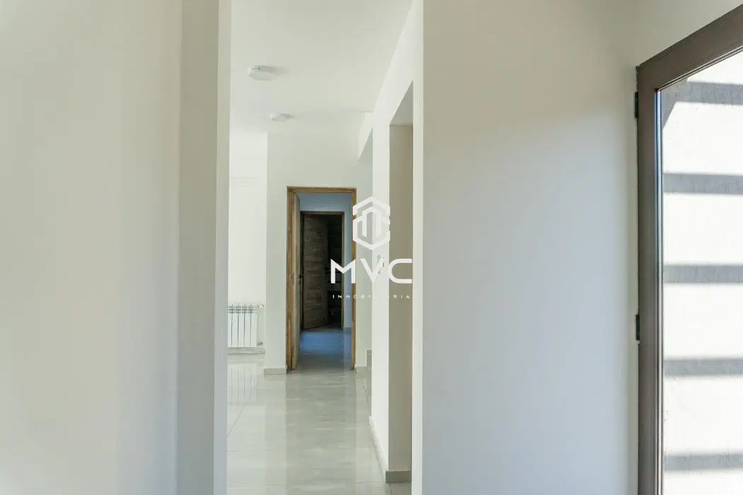 Casa a estrenar en Barrio privado Lomas de Russell, Maipu 3