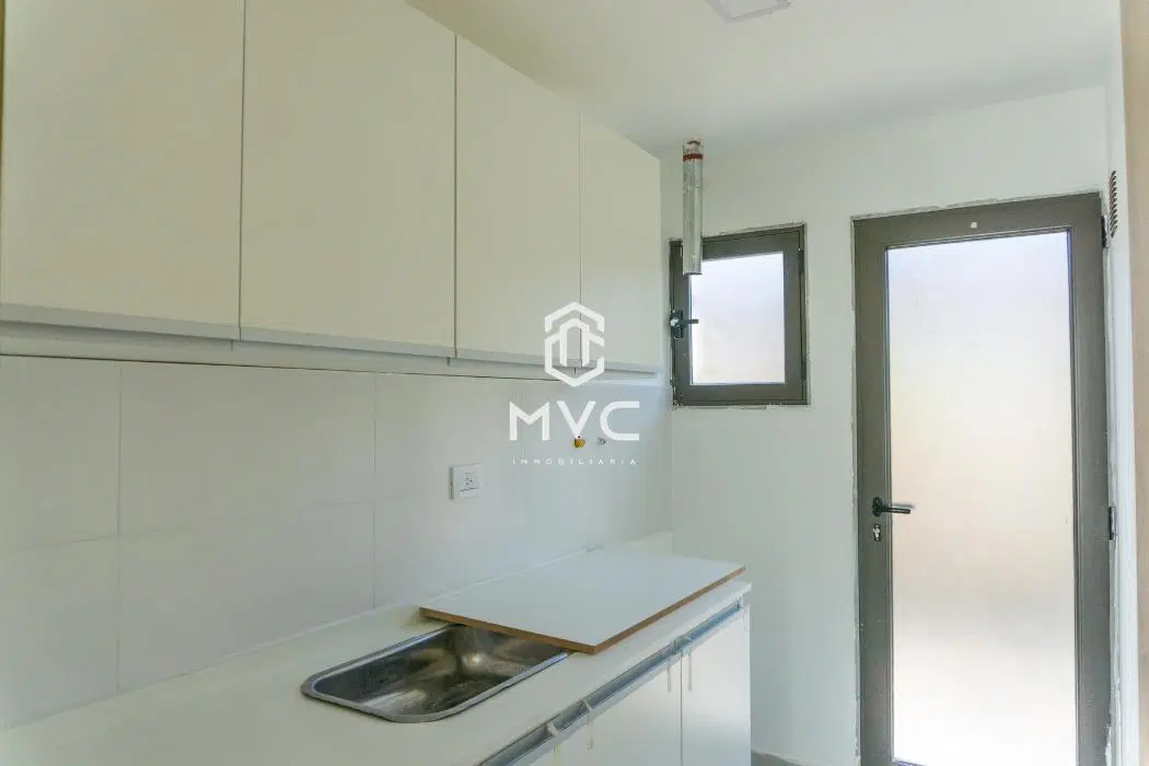 Casa a estrenar en Barrio privado Lomas de Russell, Maipu 5