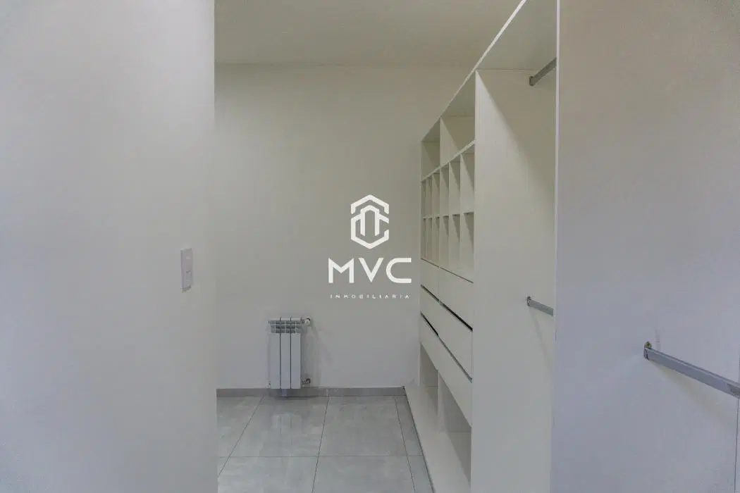 Casa a estrenar en Barrio privado Lomas de Russell, Maipu 8