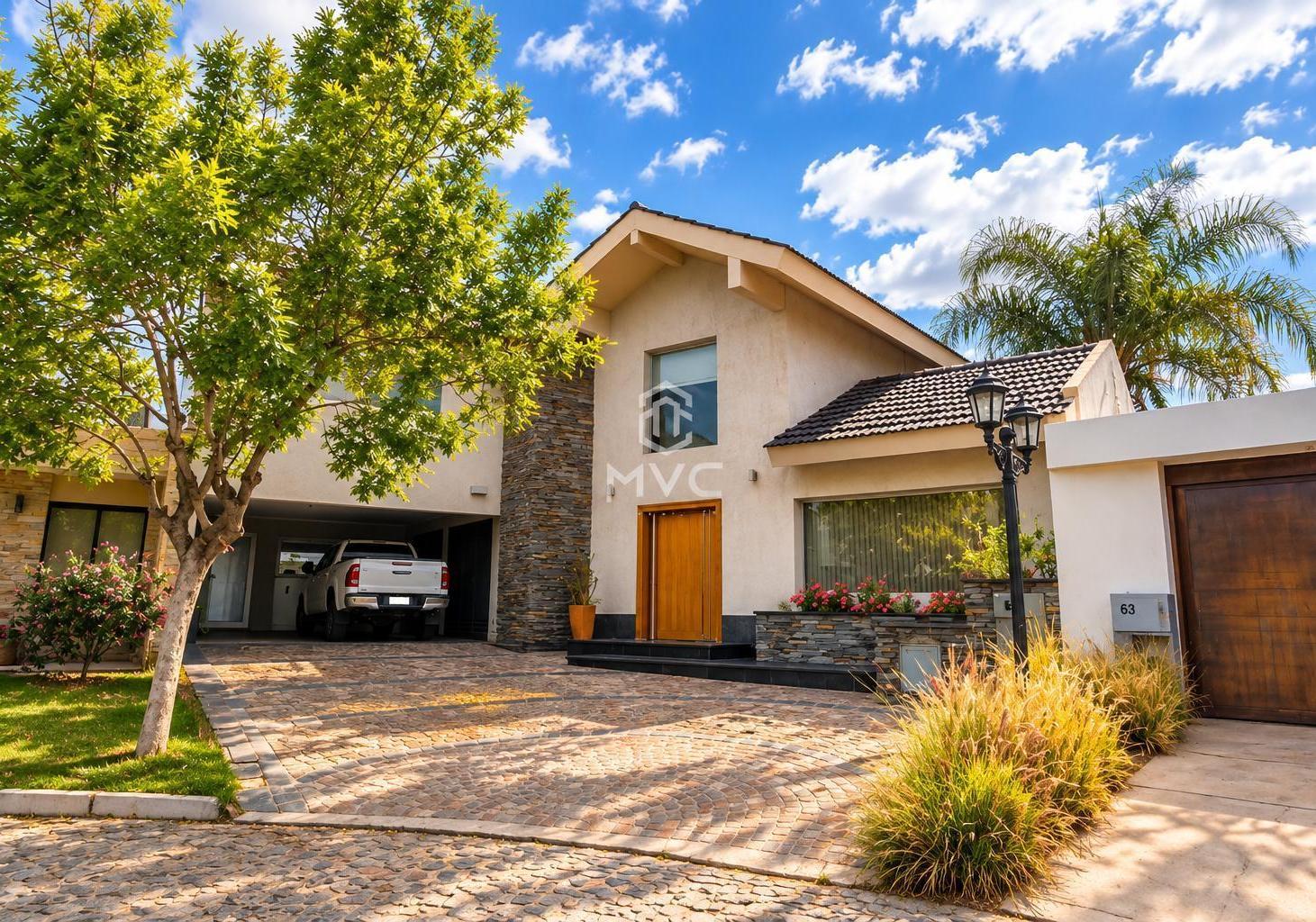Foto de Casa de Categoria en Venta Barrio del Pilar Guaymallen, imagen 2