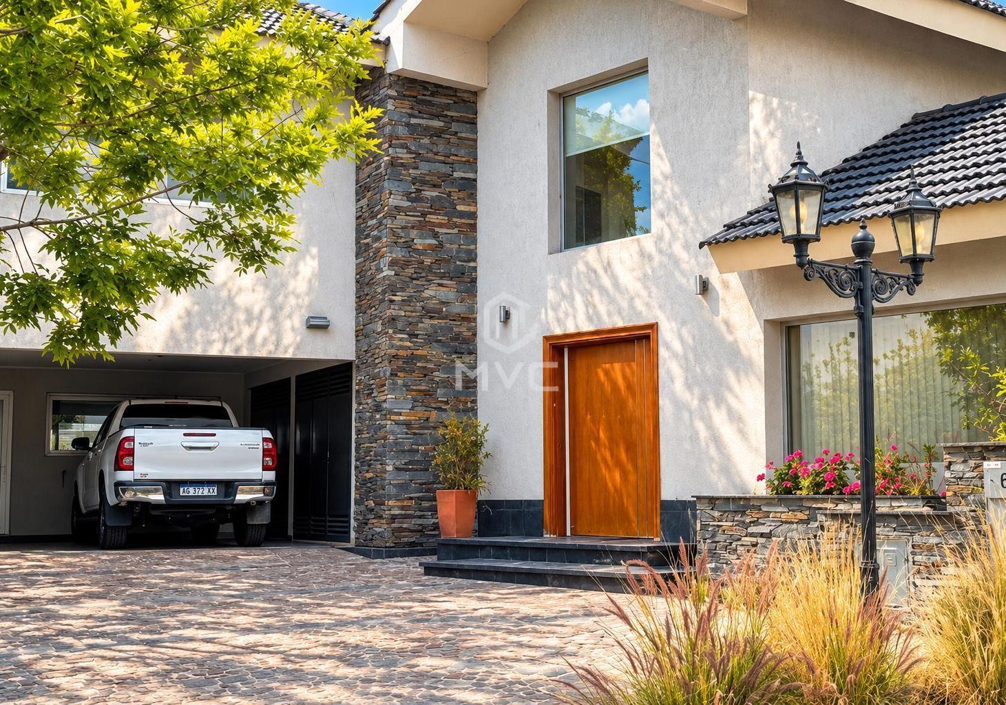 Foto de Casa de Categoria en Venta Barrio del Pilar Guaymallen, imagen 4