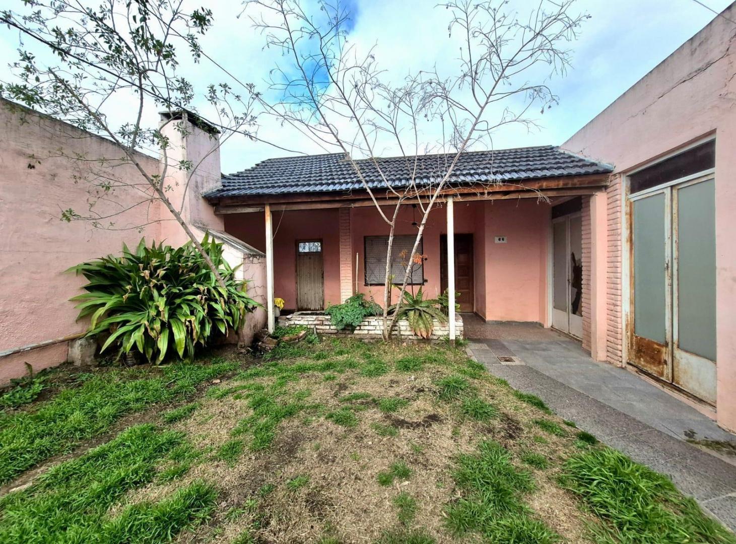 Oportunidad: Casa + Local en Llavallol