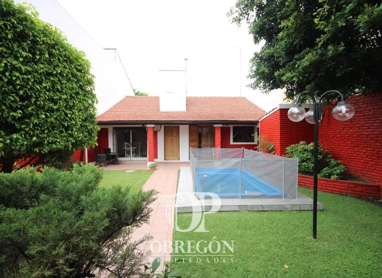 Venta de Casa 3 amb con jardin quincho piscina y cochera Barrio Marina Villa Luzuriaga 5