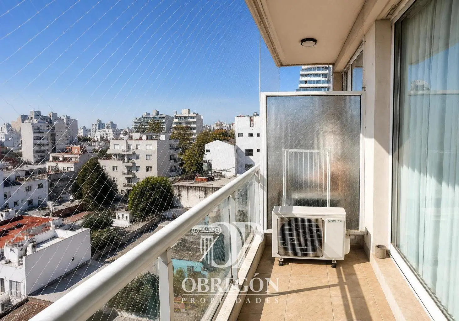 Venta de Departamento monoambiente con piscina y SUM en Flores 4