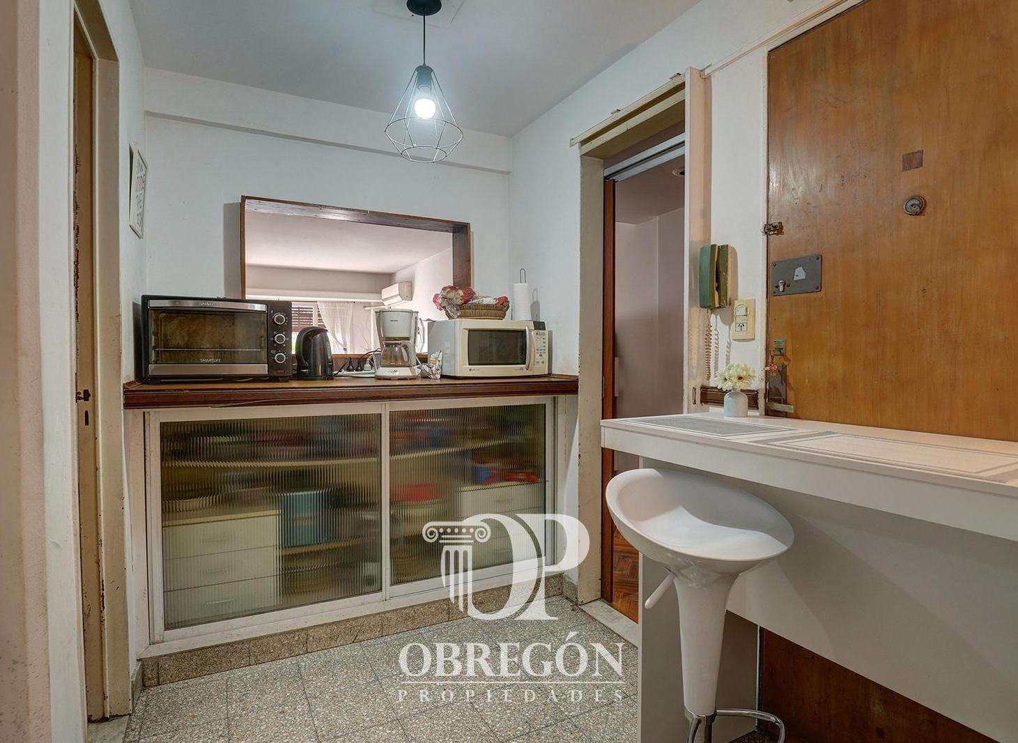 Foto de VENTA DEPARTAMENTO 4 AMBIENTES CON DEPENDENCIA Y BALCON FRENTE A PLAZA, imagen 3