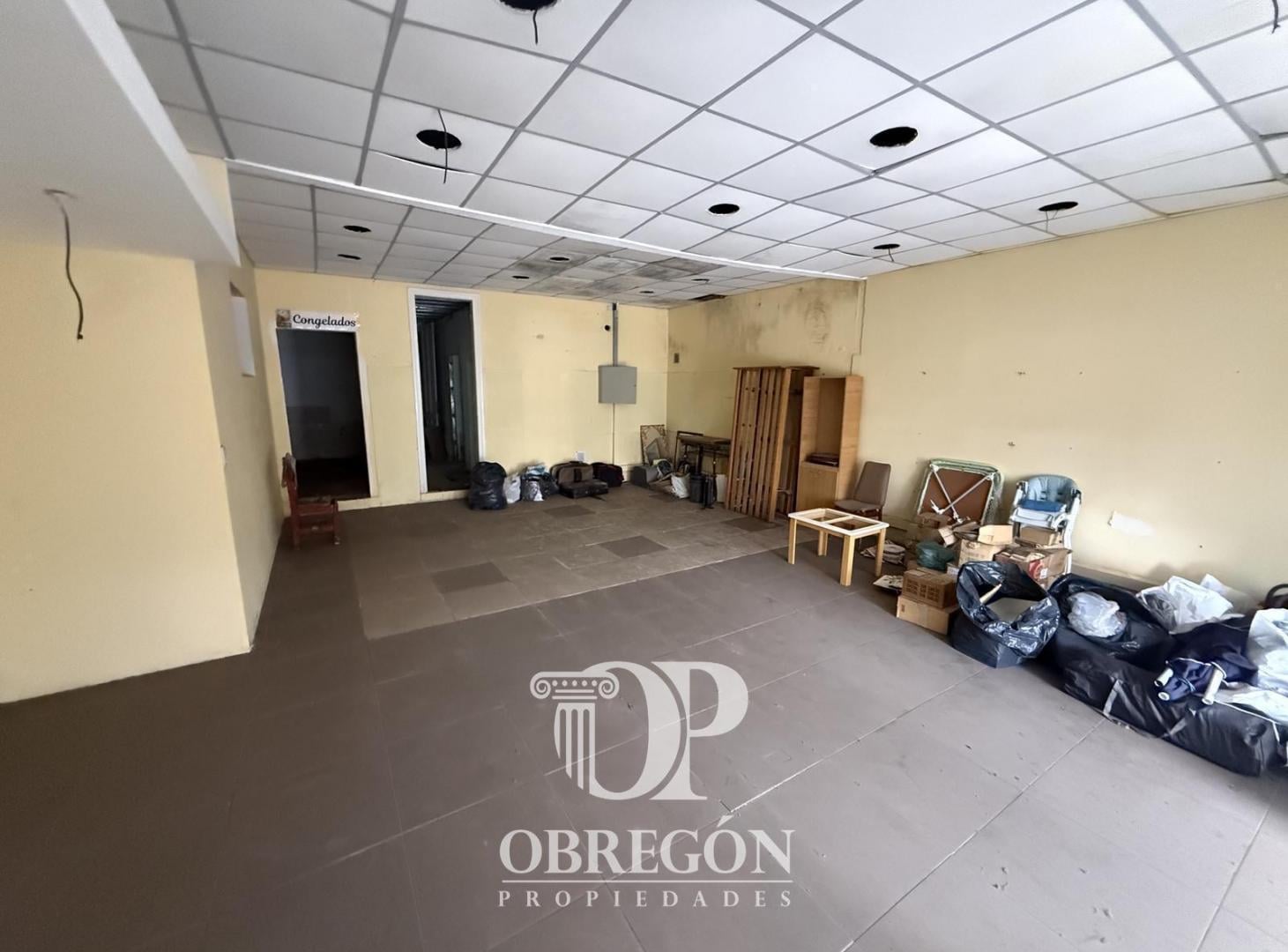 Foto de Alquiler Local Comercial - Av Mosconi y San Martín - 240 MTS - Villa, imagen 2
