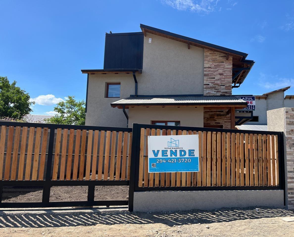 Casa en Venta 1 Dorm - 2 baños - Balcon - El Bolson centro - 65m2.