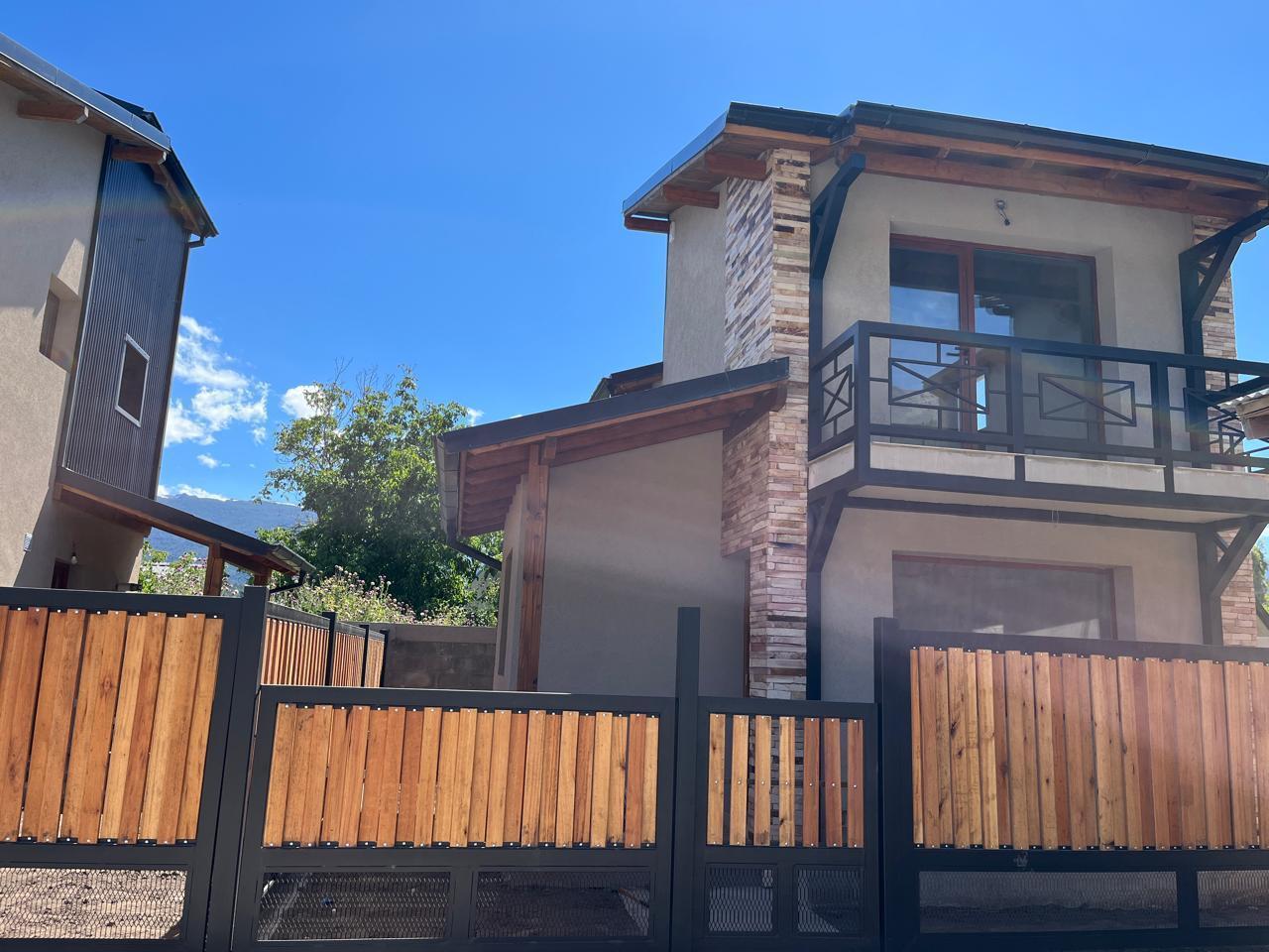 Foto de Casa en Venta 1 Dorm - 2 baños - Balcon - El Bolson centro - 65m2., imagen 3