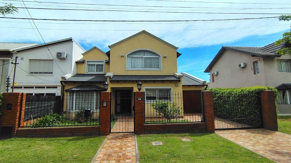 Foto de Casa 3 dormitorios en Fisherton con parque y doble cochera, imagen 4